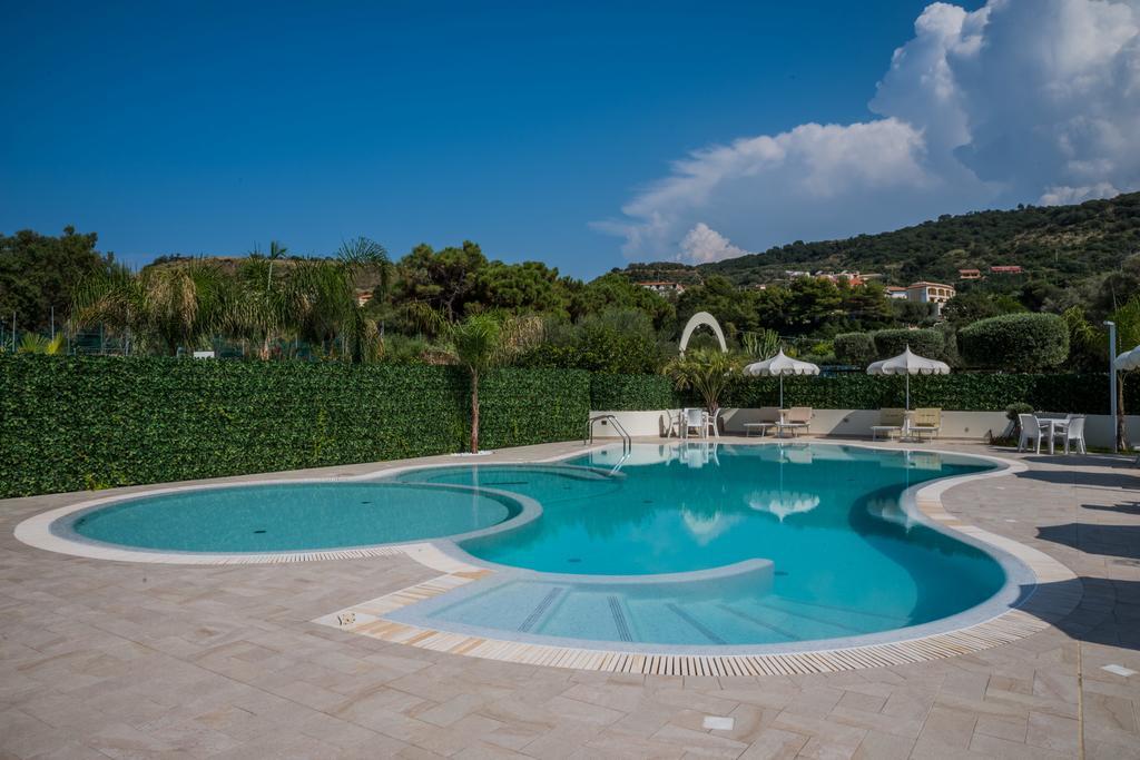 Blu Tropical Resort Zambrone Eksteriør bilde