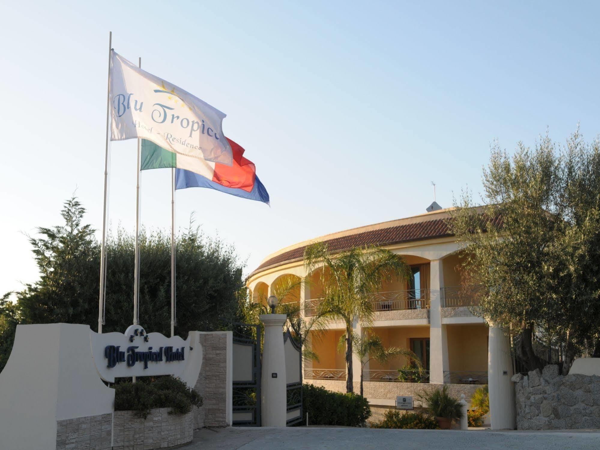 Blu Tropical Resort Zambrone Eksteriør bilde