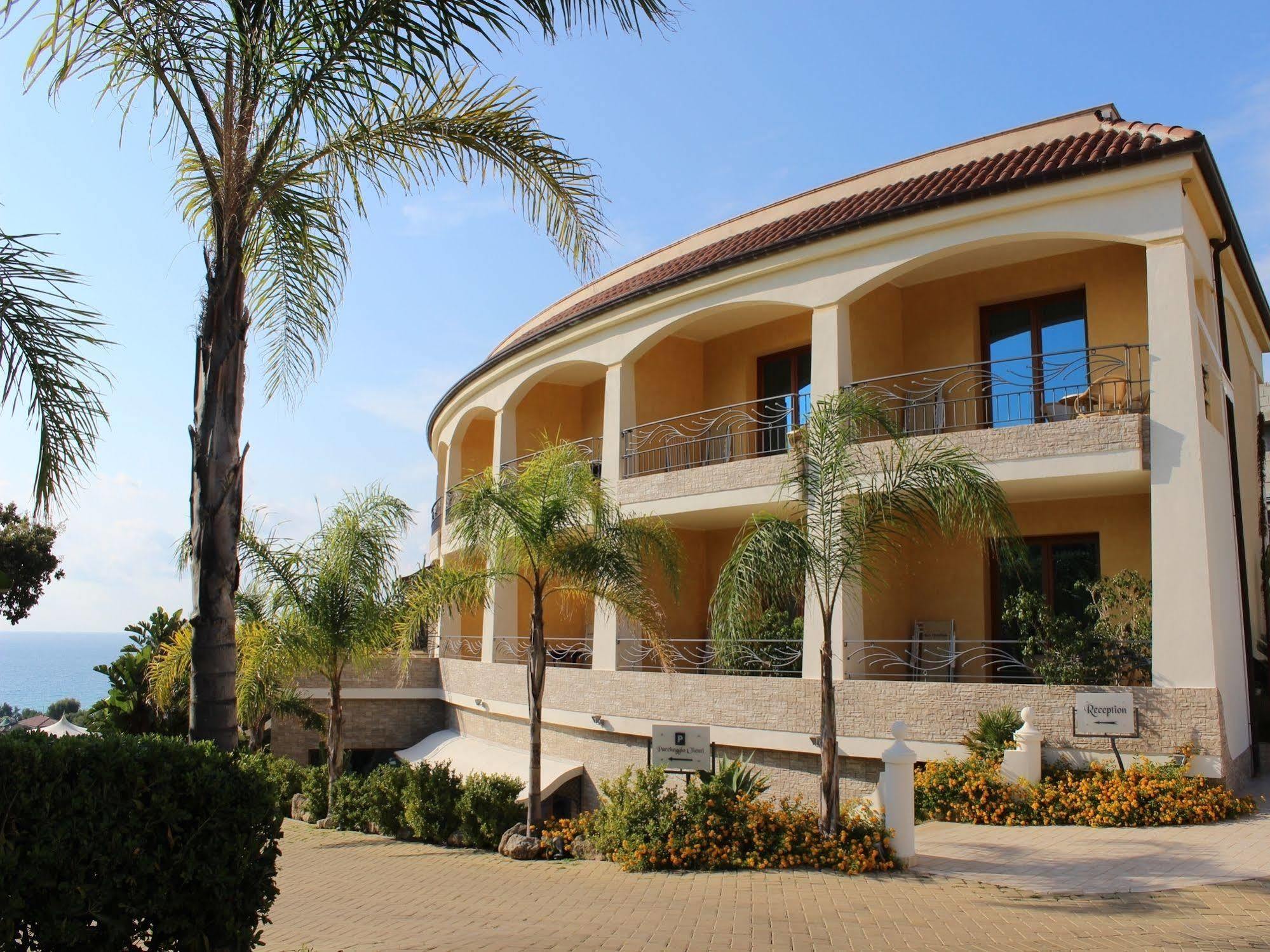 Blu Tropical Resort Zambrone Eksteriør bilde