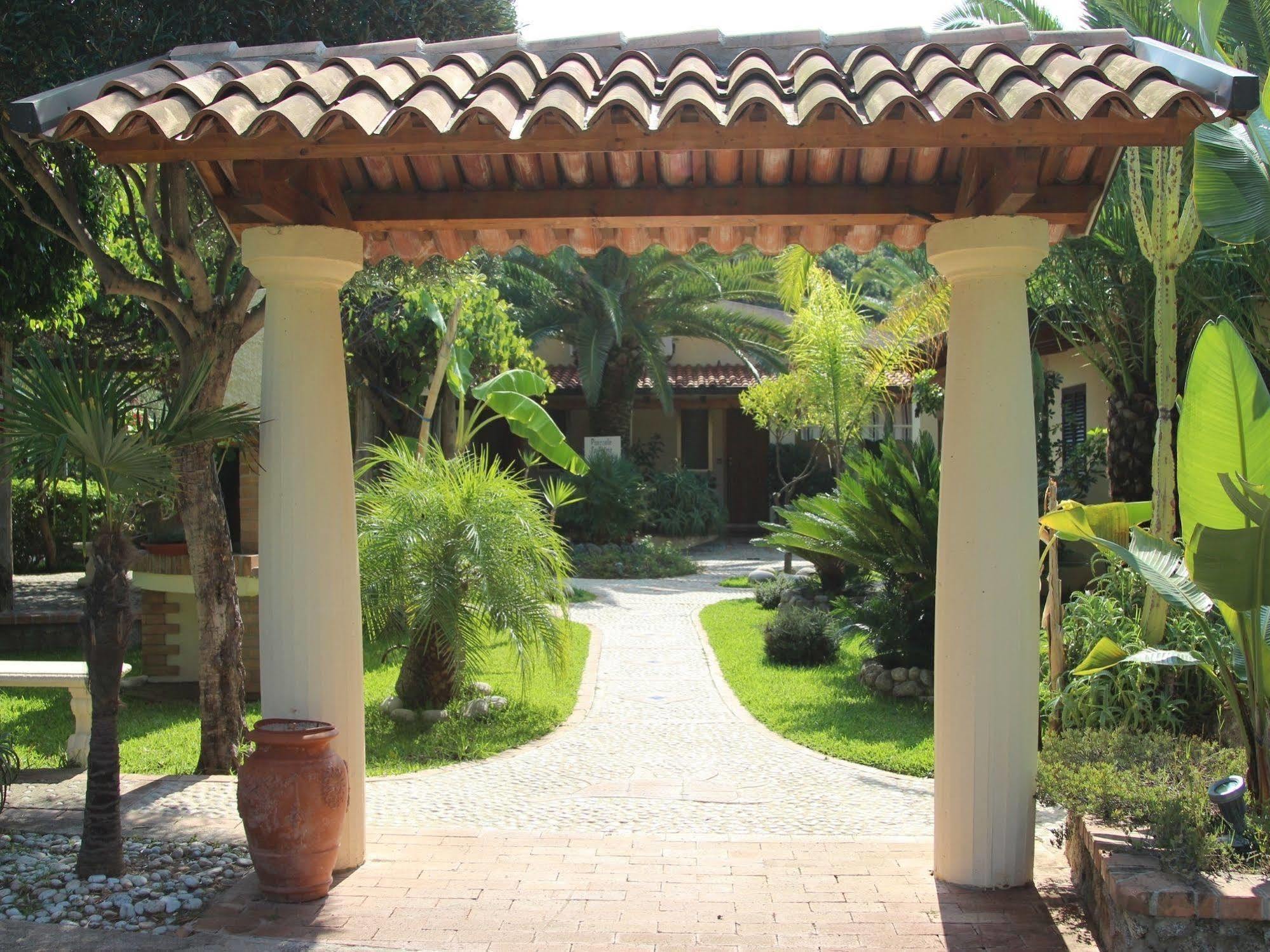 Blu Tropical Resort Zambrone Eksteriør bilde